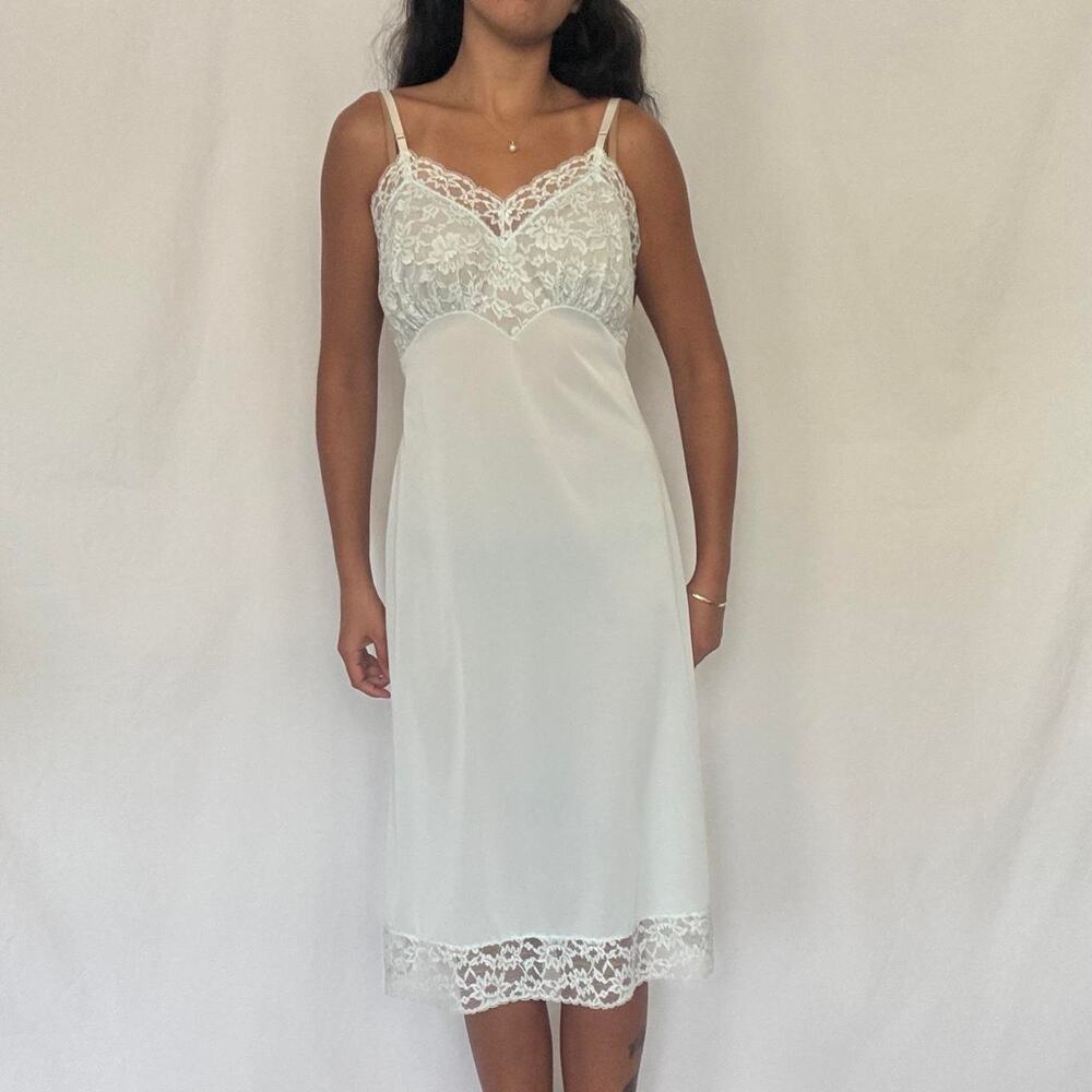 Vtg Vanity Fair Pale Baby Blue Full Slip Nightgown Floral Lace Silky Nylon Vneck